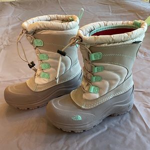 NorthFace girls snow boot size 3
